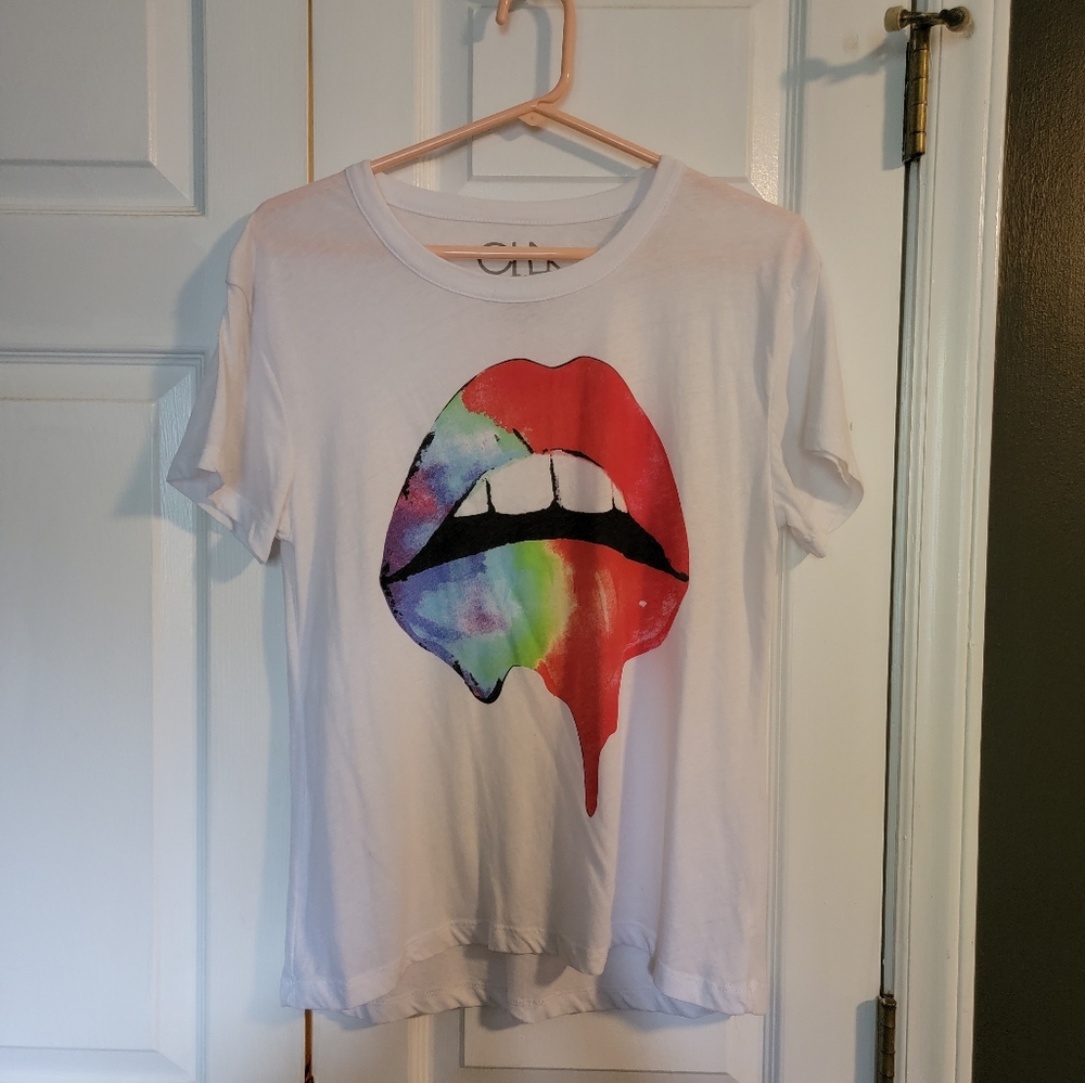 NWOT Chaser Lip Rainbow Graphic Tee TShirt